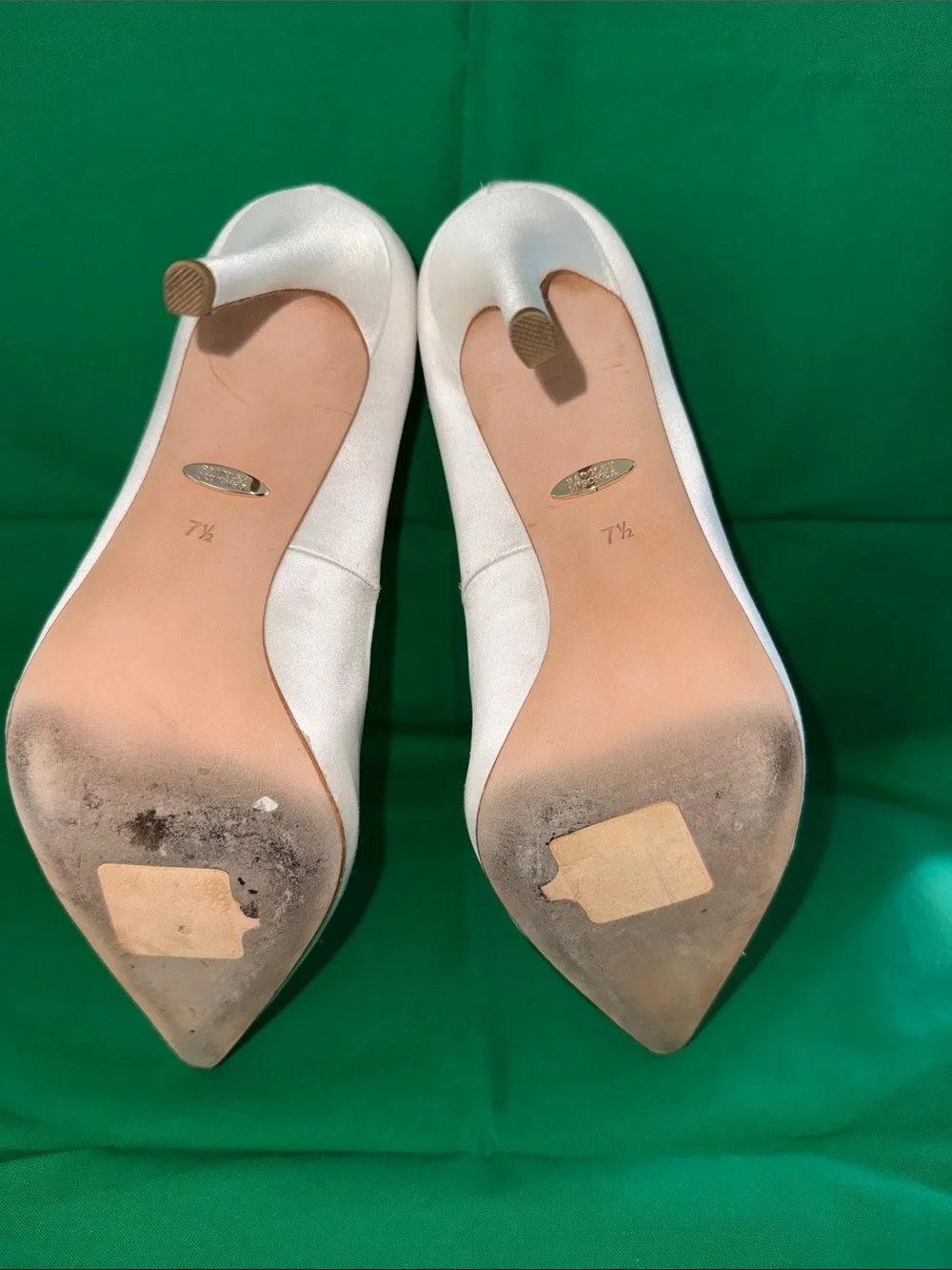 Badgley Mischka White Satin Pointed Toe Pumps with Crystal Buckle🤍